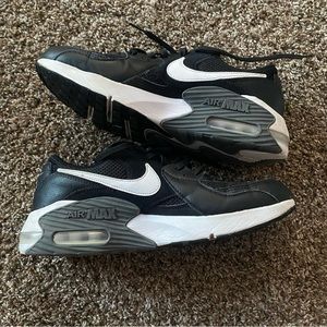 Black and white Nike air max 90s